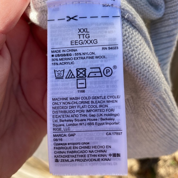 Women’s “LOVE” sweater - Picture 5 of 5